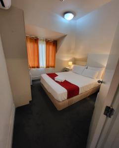 Postel nebo postele na pokoji v ubytování The Shakespeare Hotel
