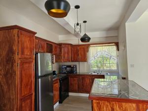 Dapur atau dapur kecil di Royal Escape - 2