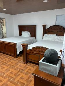 a bedroom with two beds and a wooden floor at Hermosa villa Renacer in Concepción de La Vega
