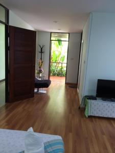 Postel nebo postele na pokoji v ubytování Sripiamsuk Resort Bangkok