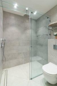 Jaffa's Hideaway - Lux 2BR w/balcony and parking!
