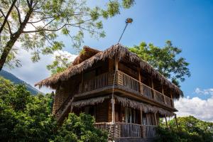 ahmadi huis in de jungle van Borneo bij Pu Luong Jungle Lodge in Pu Luong