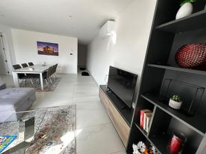 Χώρος καθιστικού στο Modern & Cosy Apartment in Marsaxlokk
