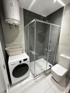Ένα μπάνιο στο Modern & Cosy Apartment in Marsaxlokk
