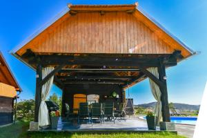 Το κτήριο όπου στεγάζεται  η παραθεριστική κατοικία