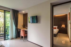 Een TV en/of entertainmentcenter bij Aree Tara Ao Nang Krabi
