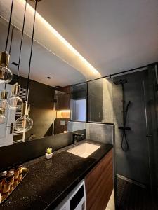 Kylpyhuone majoituspaikassa Ghinda Nest