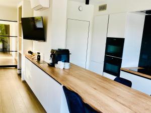 Kuchyň nebo kuchyňský kout v ubytování Inova GuesthouseHotel