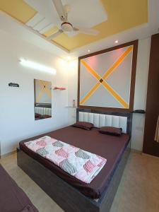 HOTEL JB STAR客房内的一张或多张床位