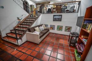 A seating area at Ayenda Mountain Hostels Manizales