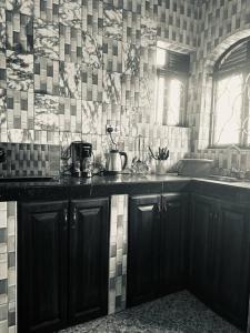 Η κουζίνα ή μικρή κουζίνα στο Chayil Loft Mulago