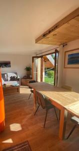 Posezení v ubytování Appartement au calme avec vue sur les montagnes. + 13 fotografií