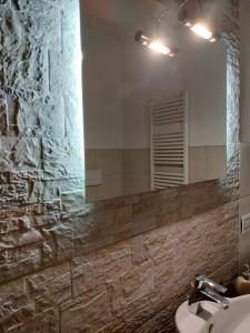 Ένα μπάνιο στο Juliet's Neighbours- Luxury apartment