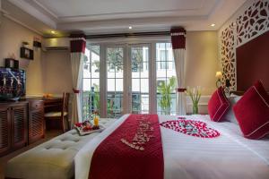 Katil atau katil-katil dalam bilik di La Beaute De Hanoi Hotel