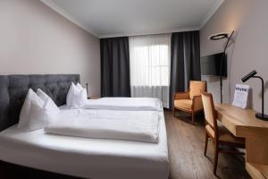 Postel nebo postele na pokoji v ubytování Hotel Goldene Sonne