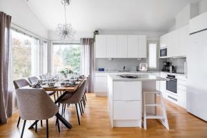 a kitchen and dining room with a table and chairs at Villa Nordic Rovaniemi in Rovaniemi