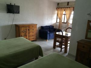 Postel nebo postele na pokoji v ubytování Hotel Colibri Queretaro + 16 fotografií