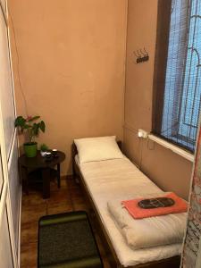 Säng eller sängar i ett rum på ArArAt-PODOL Hostel KYIV