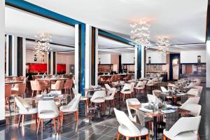 Restoranas ar kita vieta pavalgyti apgyvendinimo įstaigoje Pickalbatros Alf Leila Wa Leila Resort - Neverland Hurghada