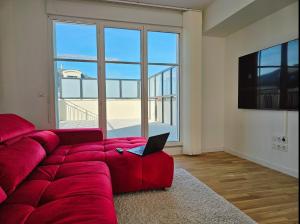 Μια τηλεόραση ή/και κέντρο ψυχαγωγίας στο The LUXURY in PARIS Terrace Apartment