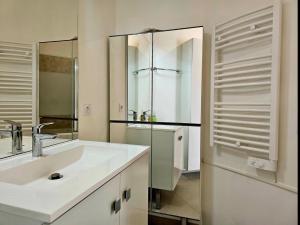 Ένα μπάνιο στο The LUXURY in PARIS Terrace Apartment +75 φωτογραφίες