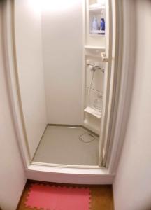 una pequeña nevera blanca con la puerta abierta en HOSTEL198 Private Room of Second floorーVacation STAY68024v, en Osaka
