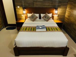 a bedroom with a large bed with two pillows at Kastapar Bridge Lembongan in Nusa Lembongan +12 photos