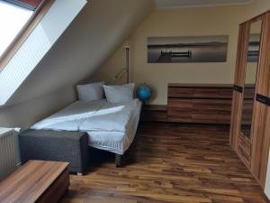 Postel nebo postele na pokoji v ubytování Modern townhouse, quiet and close to the centre.