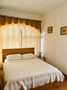 Ένα ή περισσότερα κρεβάτια σε δωμάτιο στο The House