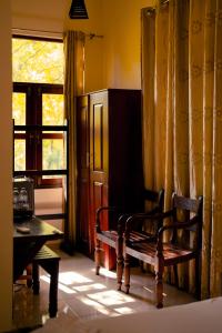 a room with a wooden bench and a window at Safari Lodge Yala in Kataragama