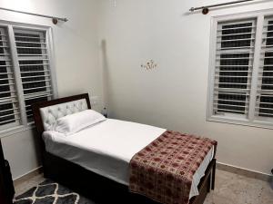 Ένα ή περισσότερα κρεβάτια σε δωμάτιο στο DEEYA Guest House +5 φωτογραφίες