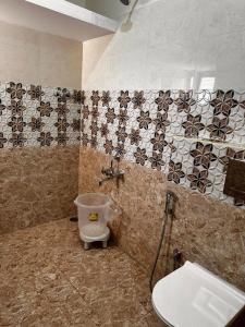 Ένα μπάνιο στο DEEYA Guest House