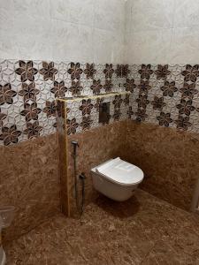 Ένα μπάνιο στο DEEYA Guest House