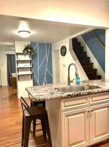 eine Küche mit einem Waschbecken und einer Treppe in der Unterkunft Mt Holly Home With Playground Grill Basketball, free cancel in Mount Holly