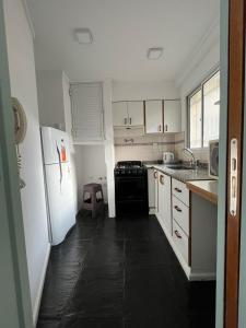 Nhà bếp/bếp nhỏ tại Dpto Pico Alquiler Temporario con Opción a Cochera