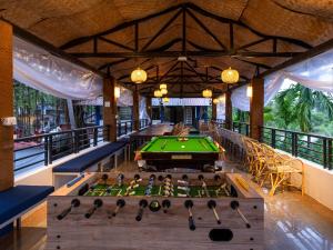 a pool table in the middle of a room at Madpackers Goa in Anjuna