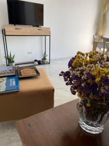 a vase of flowers on a table in a living room at Lac 2 apartement in Tunis