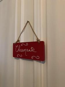 a red sign that says championmite hanging on a door at Au beau séjour 