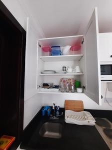 Кухня или мини-кухня в Moringa Villa Studio 2
