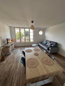 a living room with a wooden table and a couch at Appartement centre d Arcis in Arcis-sur-Aube