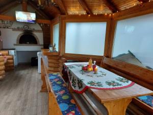 a dining room with a table in a cabin at Nature Hideaway in Cetatenii