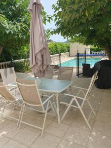 Foto de la galería de Villa Gesinacris avec piscine en Camaret-sur-Aigues