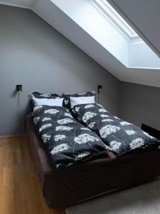 a bed in a room with a window at Leilighet i Oppdal - 4 soverom, 2 stuer og 2 bad in Oppdal +13 photos