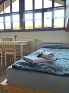 Letto o letti in una camera di Hvězdonice Hostinec U Kuželků