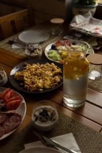 a table with plates of food and a glass of water at Villa Montana Borsec - Vedere Munte in Borsec