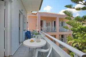Gallery image of Dolphin Hotel in Skopelos Town