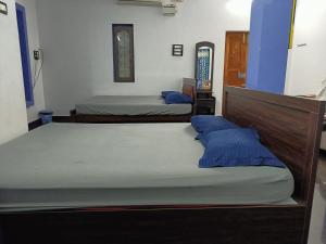 Postel nebo postele na pokoji v ubytování RR Home Stay + 2 fotografie