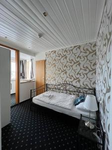מיטה או מיטות בחדר ב-Ganze Pension Cecilie für Gruppenreisen