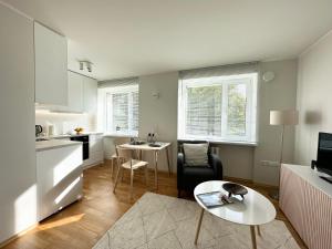 Kuchyň nebo kuchyňský kout v ubytování Lovely beachfront apartment in Pärnu