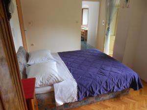 Łóżko lub łóżka w pokoju w obiekcie Guesthouse Kuća na šterne